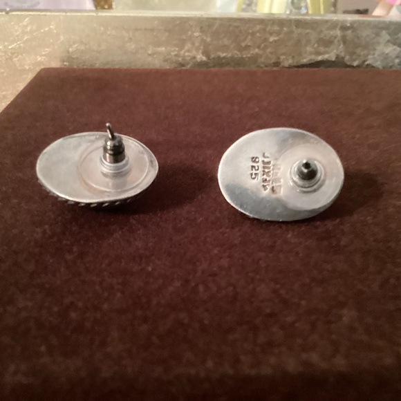 Earring - Picture 2 of 3